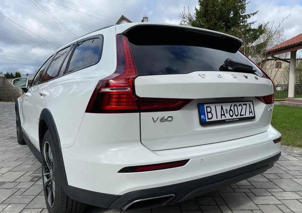Volvo V60 Cross Country cena 122000 przebieg: 87237, rok produkcji 2019 z Białystok małe 781